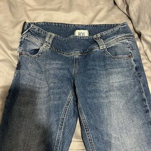 Low rise Dark Blue Wash from Urban Outfitters. Zipper on the side, booty lifting
